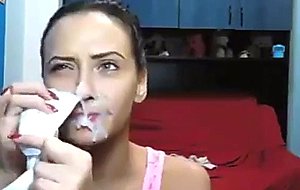 Amateur-couple-bone-on-webcam-then-he-blasts-her-face-like-whoa