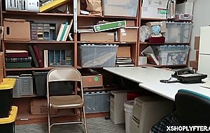 Avery pays lingerie with her teen pussy