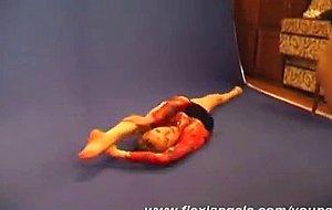 Flexi Ballerina Anja stretching (clip)