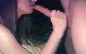 Brunette amateur exhib gorge bien profonde