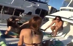 3 Matures Sur un Bateau de Luxe!