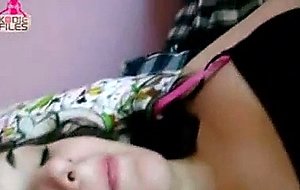 Sublime teen aux yeux verts masturbation banane