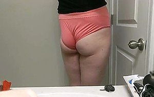 Nice plump booty on teen 