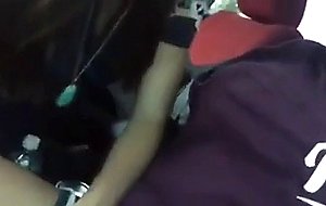 Fingerbang her gf in car 