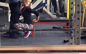 Geile blonde im gym angebaggert und gefickt