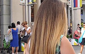 Candid wobbling side boobs