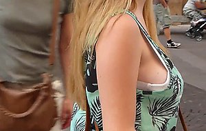 Candid wobbling side boobs