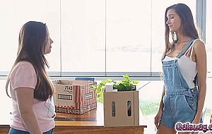 Charlotte returns the favor to Ambers pussy