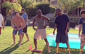 Amateur swinger couple enters swingclub 