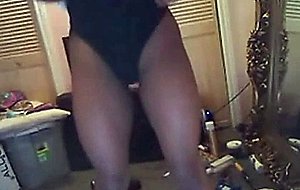 Ebony Tgirl shows her ass on webcam