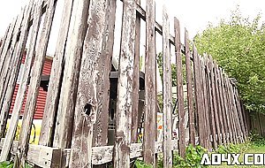AD4X Deux lesbiennes pendant lapocalypse