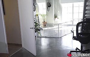 Thicc babe Valentina Jewelz sucks steprothers cock