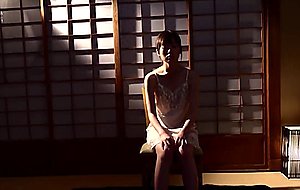 This hor amateur asian girl is pissing