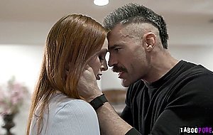 Charles convince Rions girlfriend to have sex with him