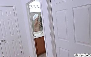 Stepson gets a boner upon helping mom to shave her twat