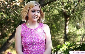 Teen runaway facesits and orgasms in her 19yo friends mouth