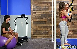 Booty MILF sucks and rides lil guy after fitness