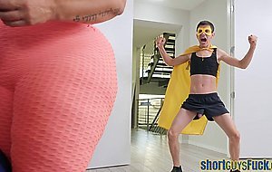 BBW sucks off short guy before pounded for facial