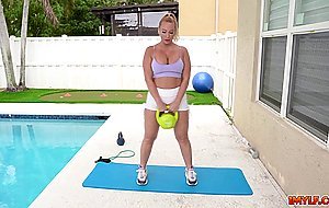Mellanie Monroe will show us her workout with the help of her coach