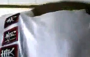 Filmou caminhoneiro trocando oleo no banheiro