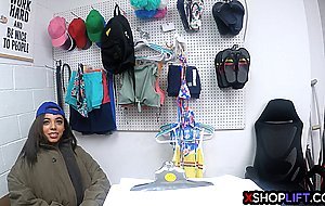 Hot collector Zerella Skies sucked LP officers dick and paid for her felony