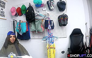 Hot collector Zerella Skies sucked LP officers dick and paid for her felony