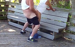 Gordito se la mete a abuelo en publico