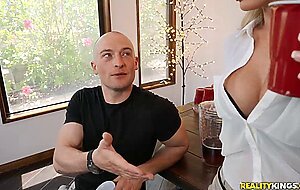 Milf hunted, Isabella Deltore