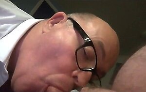 Amateur Daddy Bear Blowjob in Hotel