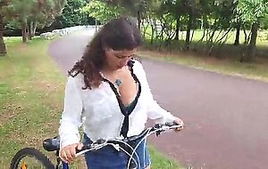 Young mother wants to fuck. she fuck a bike in a public park after class