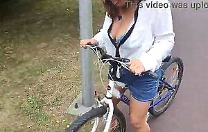Young mother wants to fuck. she fuck a bike in a public park after class