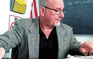 Sucking at school, Vina Sky