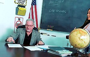 Sucking at school, Vina Sky