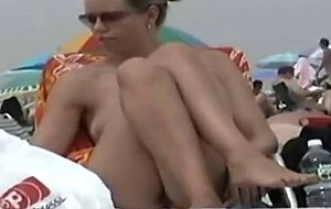 Nackte frauen am strand