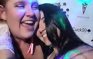 Hotwife foi sozinha na casa de...