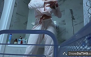 Teen babe secretly masturbates on webcam in bathroom.