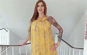 Redhead Mutter bekommt Anal Creampie vom tatowierten deutschen Freund des Sohnes