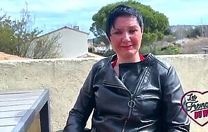 Nina, belle milf, veut du sexe 