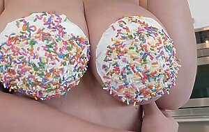 Sweet tits , Ella Knox, Keiran Lee