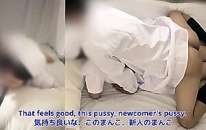 [New nurse has sex with a doctor at night shift] I couldn't stand the pleasure next to the patient