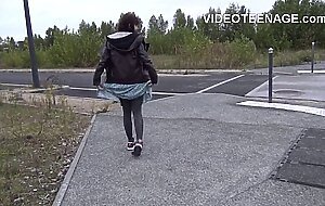 18 years Luna does her first anal porn casting