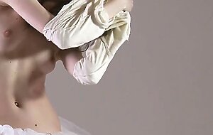 Natural Ksyuha Zavituha doing naked gymnastics