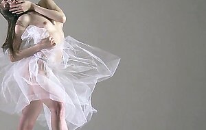 Natural Ksyuha Zavituha doing naked gymnastics