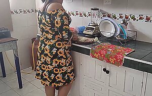 My stepmother is cooking i'm going to talk to her about sexual intercourse. i ask her for help to