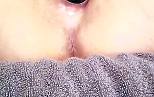 Real pussy juice dripping out pussy.Rubbing dick on my pussy makes me squirt.