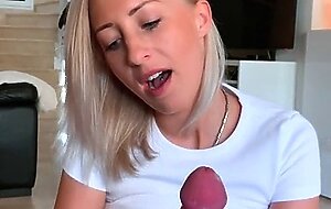 Hot Tinder Date gives me the best blowjob ever and swallows all my cum