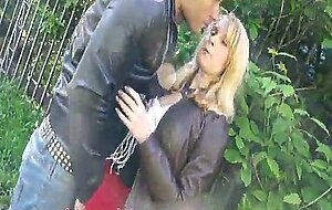 Blonde teen yani picks up a guy in park for sex