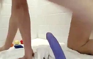 Amateur girl masturbate in bathroom