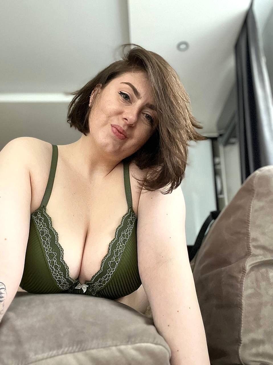 Chubby Babe Kristi Kkk Flaunts Her Round Fat Ass And Big Tits In A Solo Amateur, Bbw, Chubby, Curvy, Thick