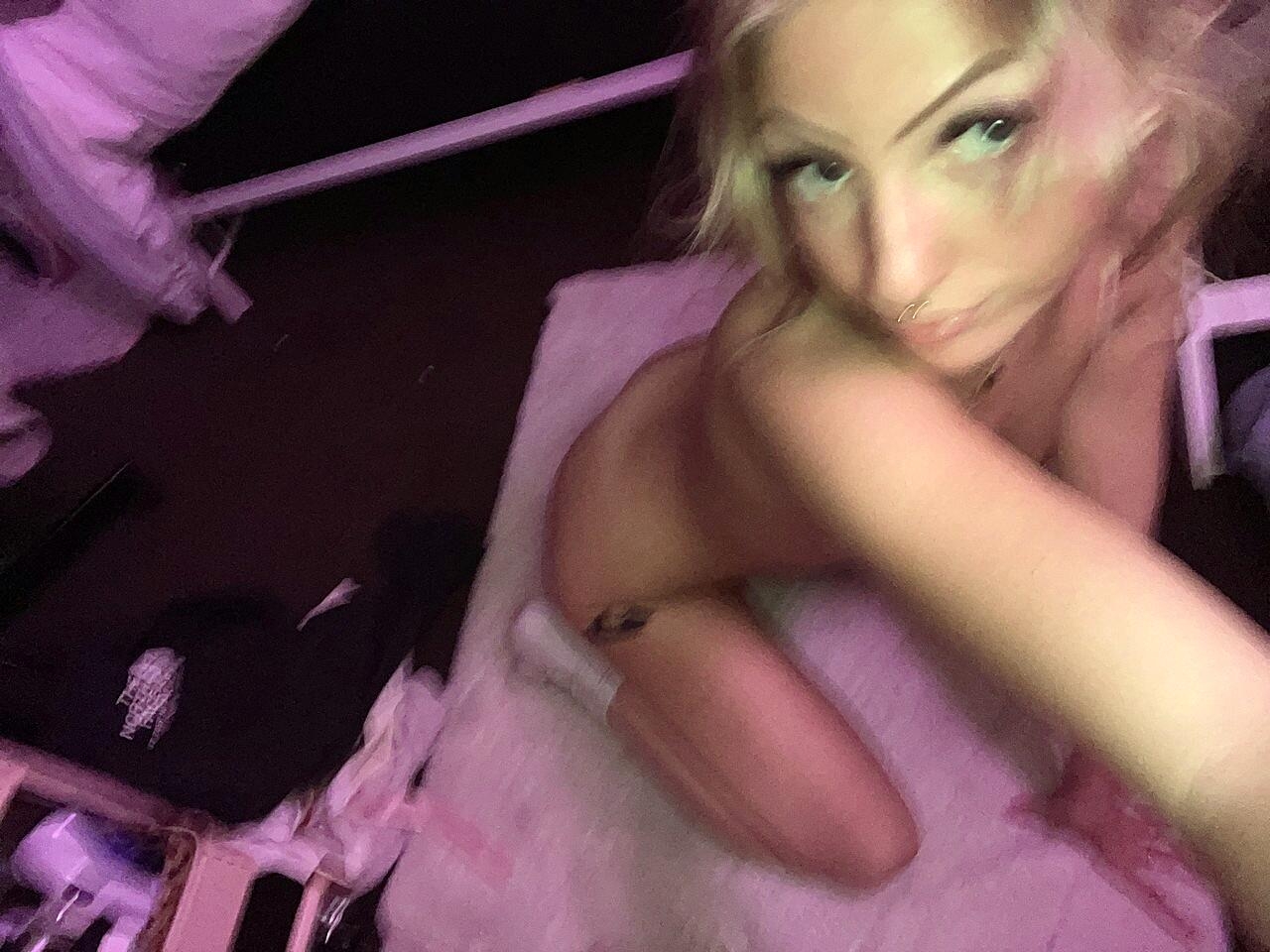 Teen Blondie Alexis Shows Her Round Ass & Tits In A Solo Amateur, Ass, Blonde, Selfie, Skinny